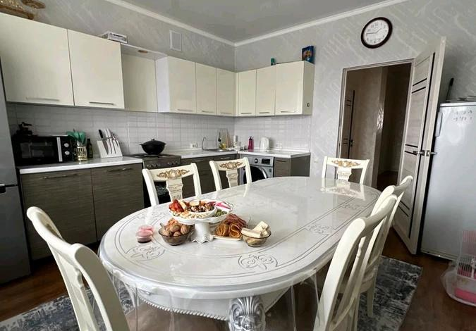 3-комнатная квартира, 110 м², 10/12 этаж, Айнаколь 60 — Айнакол Жумабаева