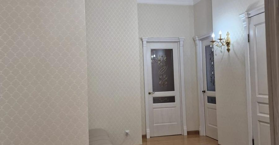 4-комнатная квартира, 150 м², 2/7 этаж, Кабанбай Батыра 13