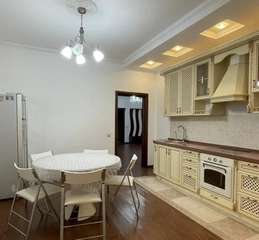 3-комнатная квартира, 155 м², 6/12 этаж, Достык