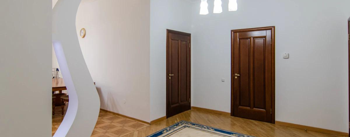 3-комнатная квартира, 123 м², 2/7 этаж, Кабанбай Батыра 13