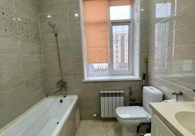 4-комнатная квартира, 132 м², 3/7 этаж, Мәңгілік Ел 48