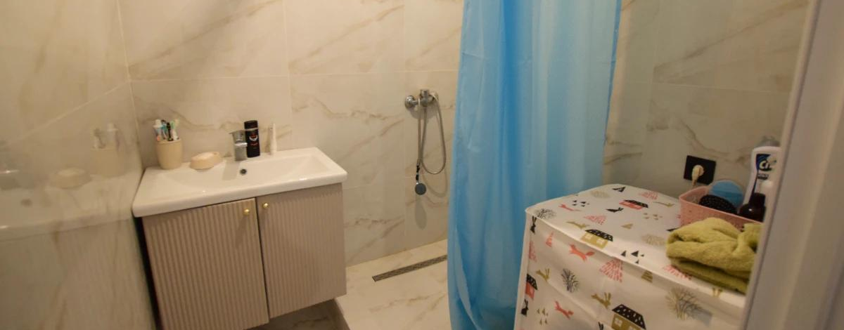 4-комнатная квартира, 76.8 м², 1/5 этаж, Жангельдина 1