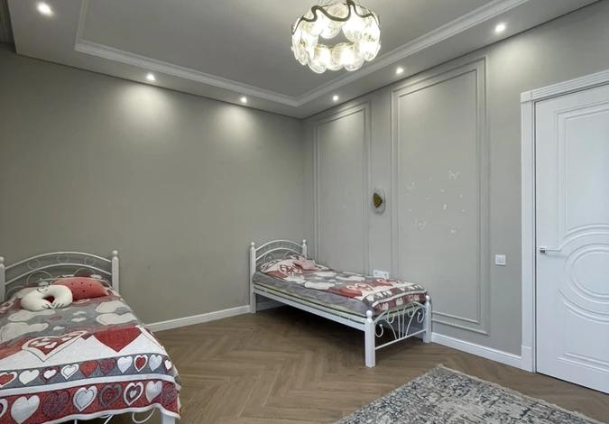 4-комнатная квартира, 142 м², 7/18 этаж, Тауелсиздик 56/1