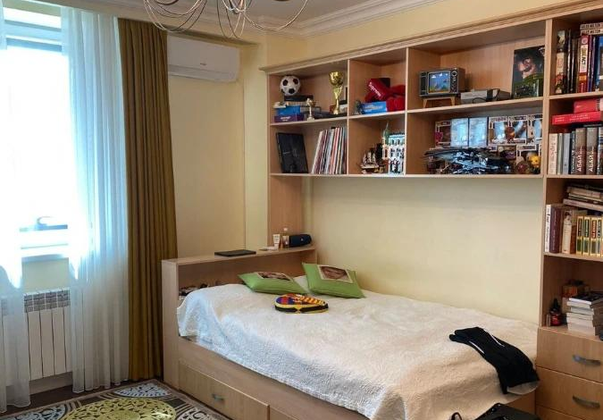 4-комнатная квартира, 204 м², 3/4 этаж, Кабанбай Батыра 13