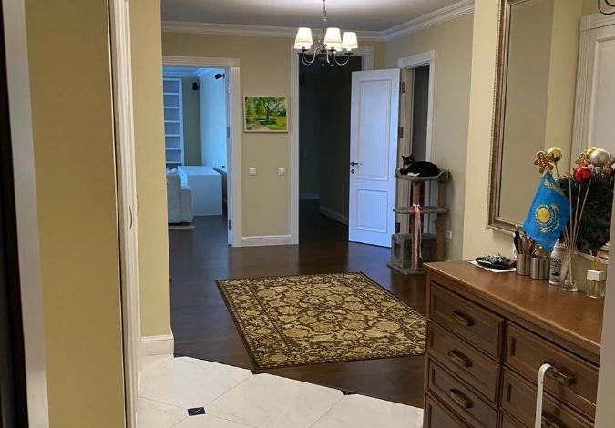 4-комнатная квартира, 204 м², 3/4 этаж, Кабанбай Батыра 13