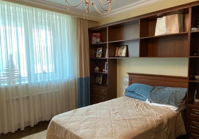 4-комнатная квартира, 204 м², 3/4 этаж, Кабанбай Батыра 13