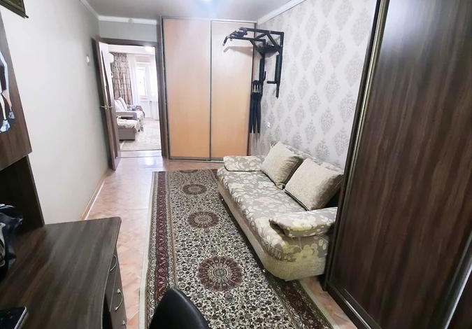 3-комнатная квартира, 60 м², 2/5 этаж, Петрова 12