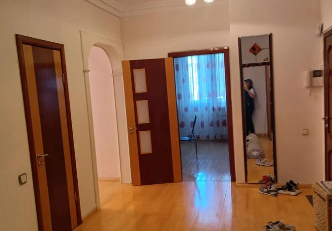 3-комнатная квартира, 183 м², 7/9 этаж, Мамбетова 10