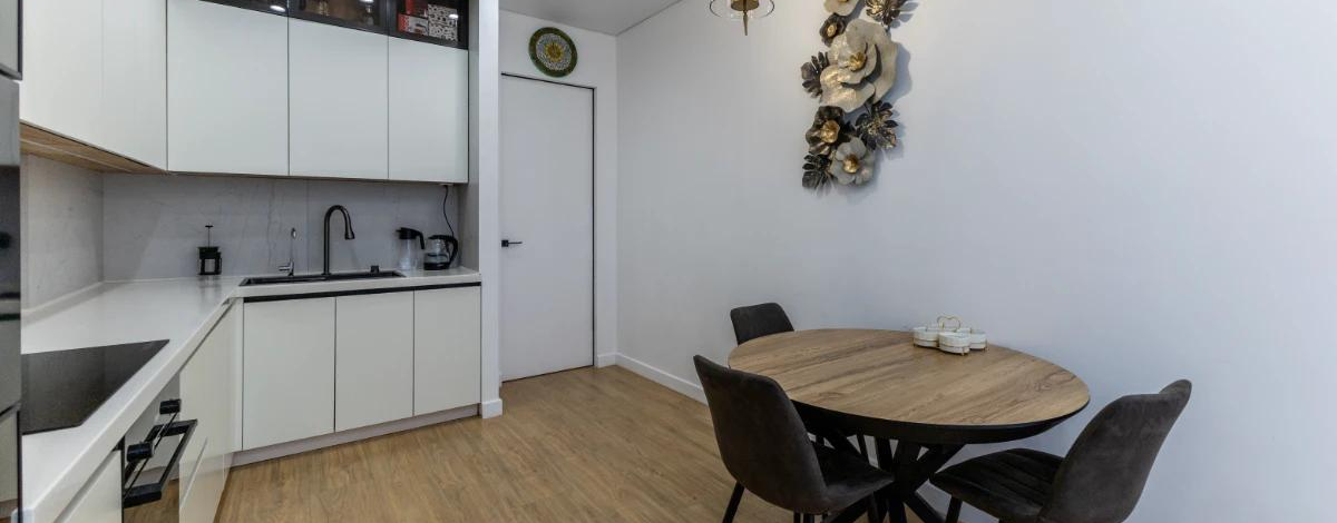 3-комнатная квартира, 98 м², 13/21 этаж, Достык 8