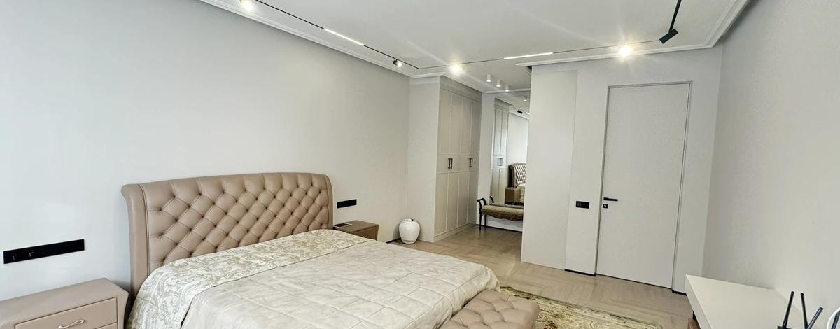 4-комнатная квартира, 176.1 м², 3/6 этаж, Кыз Жибек 38