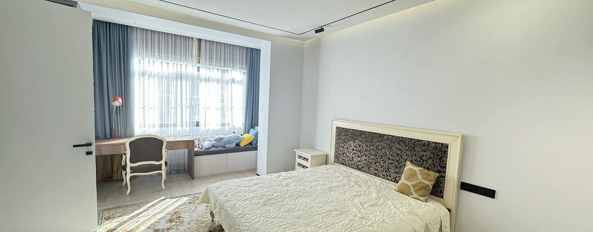 4-комнатная квартира, 176.1 м², 3/6 этаж, Кыз Жибек 38