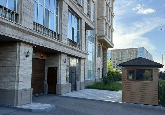 4-комнатная квартира, 176.1 м², 3/6 этаж, Кыз Жибек 38