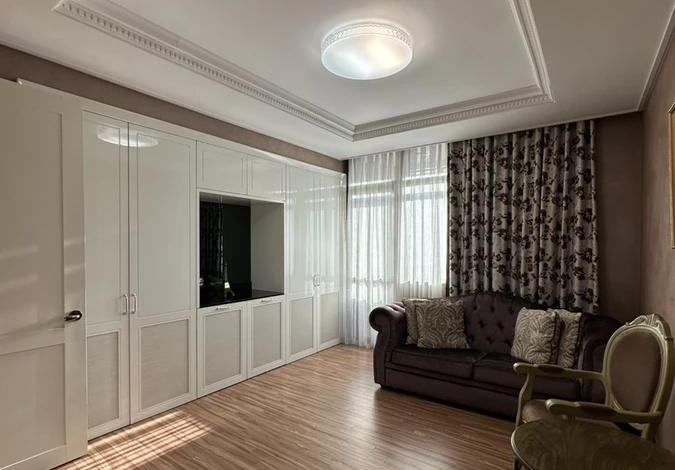 4-комнатная квартира, 170 м², 8/26 этаж, Кошкарбаева 10 — Тауелсиздик