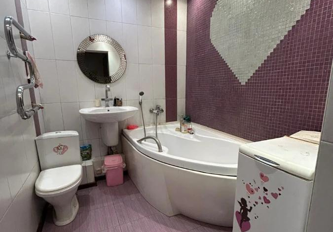 2-комнатная квартира · 78.5 м² · 7/9 этаж, мкр Аксай-1А 27 — Райымбека Яссауи