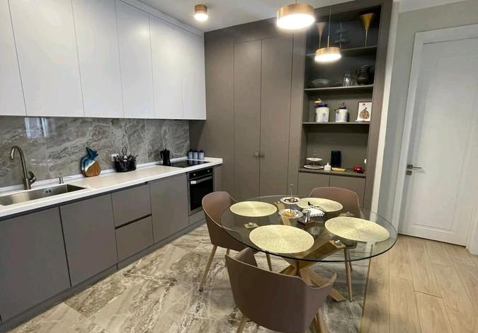 3-комнатная квартира · 100 м² · 6/7 этаж, Тыныбаева 6 — Бизнес класс, потолки 3м