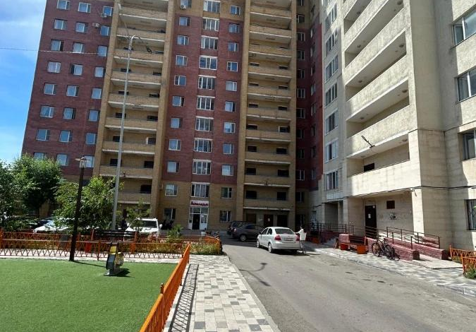 3-комнатная квартира, 88 м², 2/13 этаж, Жубанова