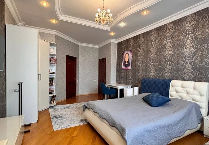 4-комнатная квартира, 172 м², 8/9 этаж, Достык 10