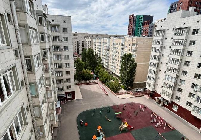 4-комнатная квартира, 172 м², 8/9 этаж, Достык 10