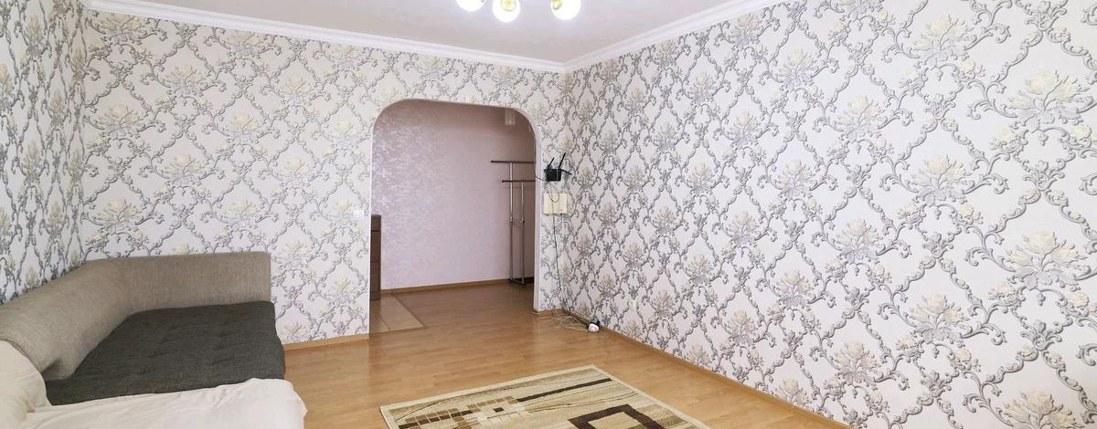 3-комнатная квартира, 72 м², 8/9 этаж, Мустафина 21/1-4