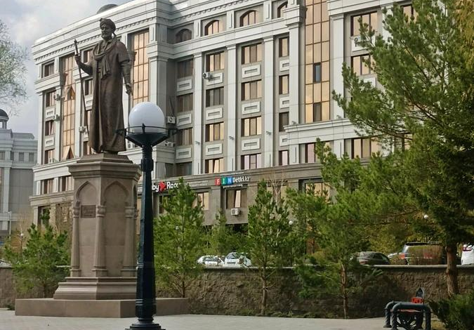 4-комнатная квартира, 140 м², 5/7 этаж, Кабанбай батыра 34/1