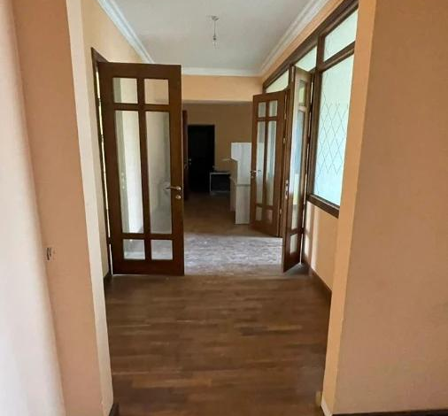 7-комнатная квартира, 437.2 м², 4/5 этаж, мкр Комсомольский, Домалак ана 10