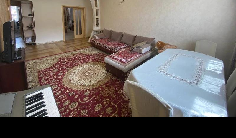 4-комнатная квартира, 100 м², 2/9 этаж, момушылы 26