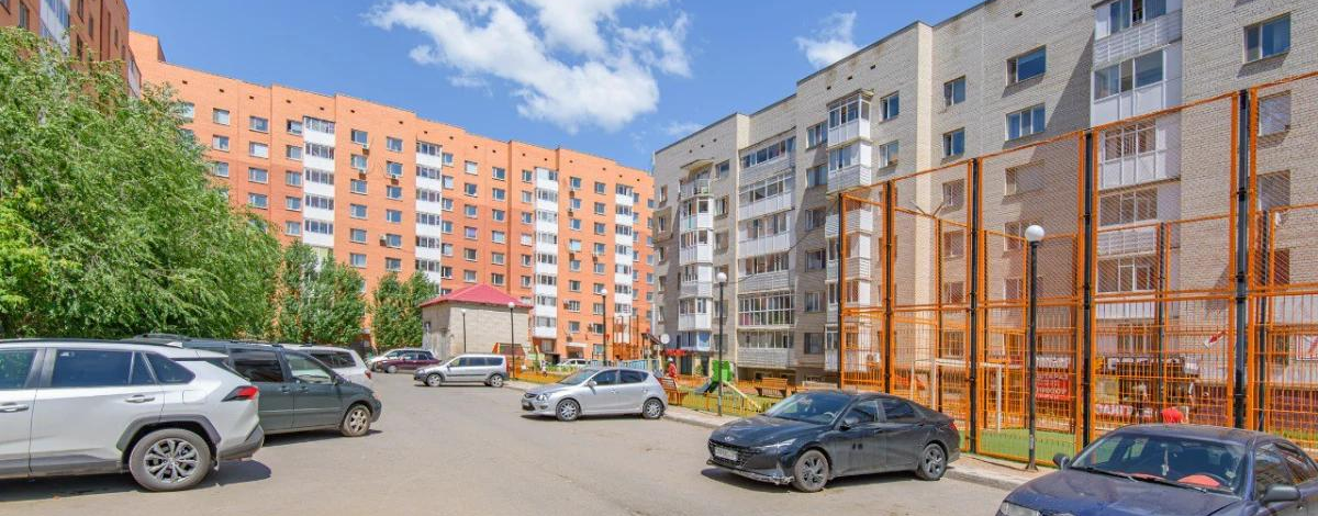 2-комнатная квартира, 60.2 м², 3/9 этаж, Азербаева 4/1