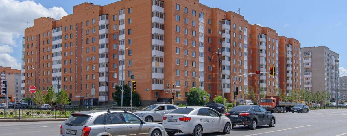 2-комнатная квартира, 60.2 м², 3/9 этаж, Азербаева 4/1