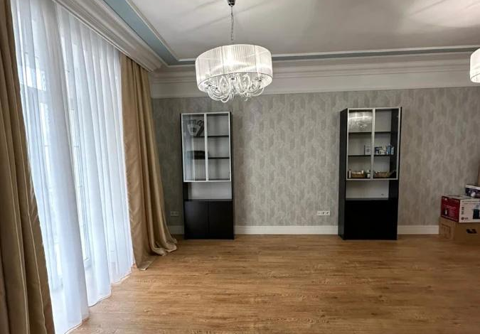 4-комнатная квартира, 218 м², 4/6 этаж, Шарль де Голль 3