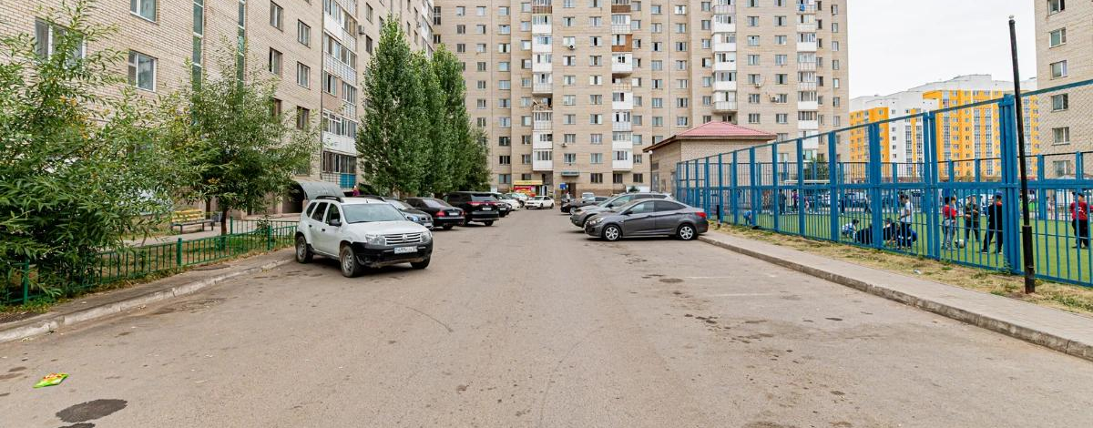 2-комнатная квартира, 52 м², 1/10 этаж, Азербаев 4