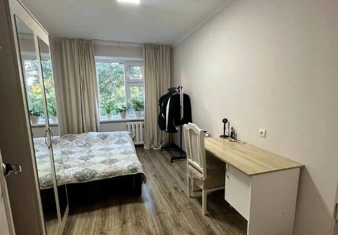 3-комнатная квартира, 50 м², 4/5 этаж, Абая 57/1