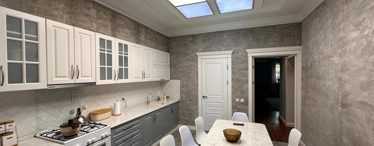 6-комнатная квартира · 220 м² · 1/2 этаж, Закрытый городок Тұлпар 203/6