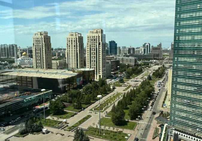 4-комнатная квартира, 225 м², 10/18 этаж, Достык