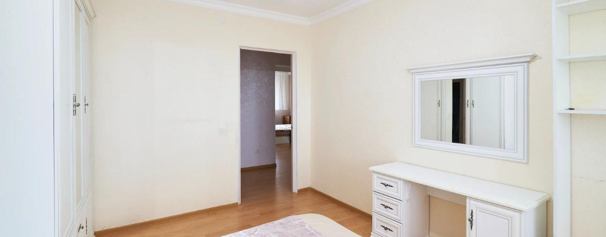 2-комнатная квартира, 72 м², 8/9 этаж, Мустафина 21/1-4