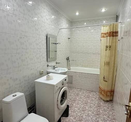 2-комнатная квартира, 66 м², 8/10 этаж, Аманжолова 32/1