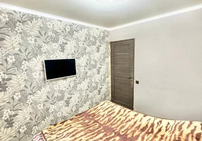 3-комнатная квартира, 58 м², 1/5 этаж, Абая пр-т 80/2