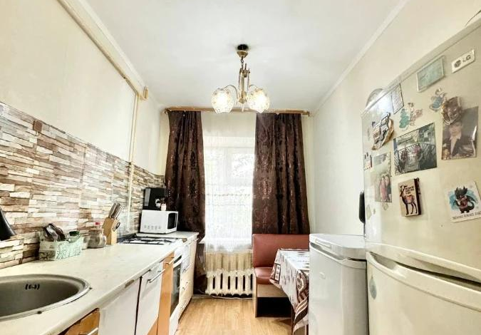 3-комнатная квартира, 58 м², 1/5 этаж, Абая пр-т 80/2