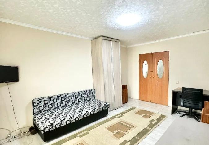 3-комнатная квартира, 58 м², 1/5 этаж, Абая пр-т 80/2