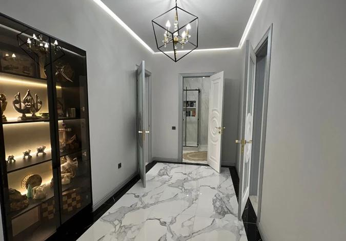 5-комнатная квартира · 200 м² · 5/8 этаж, проспект Алии Молдагуловой 62/1 — Мангилик Ел