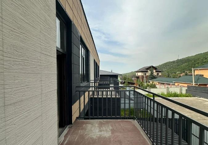 5-комнатная квартира, 217 м², 2/3 этаж, мкр Нур Алатау 1152