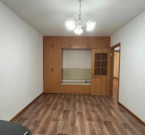 3-комнатная квартира, 61 м², 2/5 этаж, Республика 30