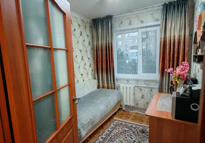 4-комнатная квартира · 63 м² · 5/5 этаж, Олжабай батыра 11 — За 28 школой