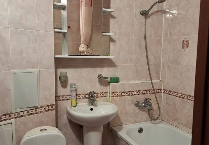 2-комнатная квартира, 43 м², 2/4 этаж, мкр №3 32