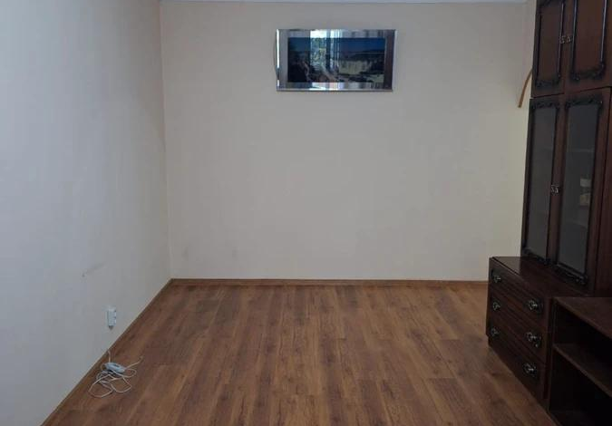 2-комнатная квартира, 43 м², 2/4 этаж, мкр №3 32