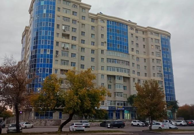 3-комнатная квартира · 120 м² · 8/10 этаж, Сембинова 9 — Кенесары