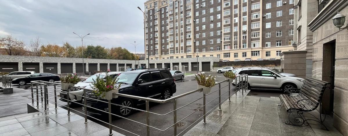 5-комнатная квартира · 183 м² · 6/6 этаж, мкр Юго-Восток, Мкр Степной 3 2/3 — Торговый центр бум