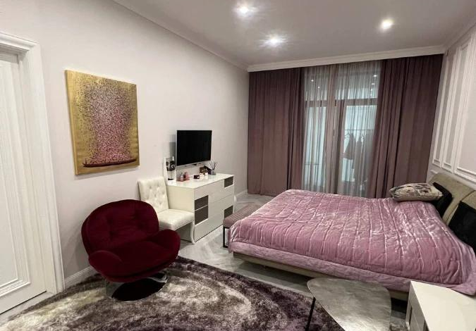 4-комнатная квартира, 198.8 м², 1/3 этаж, мкр Мирас 55/1 к2