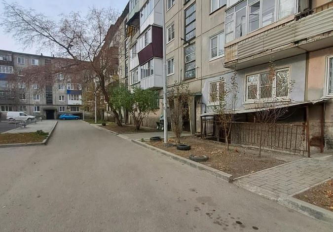 3-комнатная квартира · 50 м² · 1/5 этаж, Космическая 14