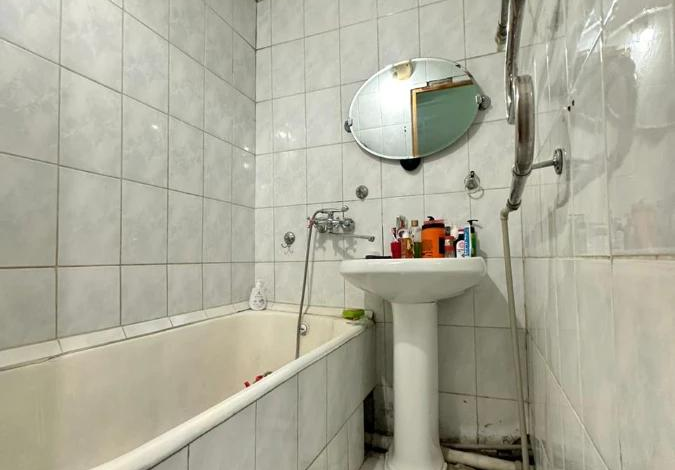 4-комнатная квартира, 85 м², 4/5 этаж, Карасу — 21-й микрорайон, ост. Дархан
