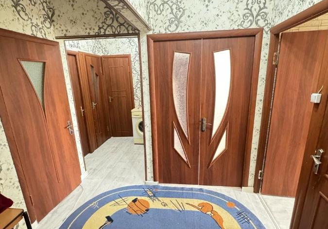 3-комнатная квартира, 68 м², 4/5 этаж, 3-й микрорайон, Шымсити